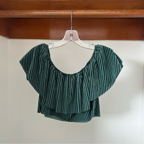 The latest scoop cropped off the shoulder green & célèbre striped top - Picture 4 of 4